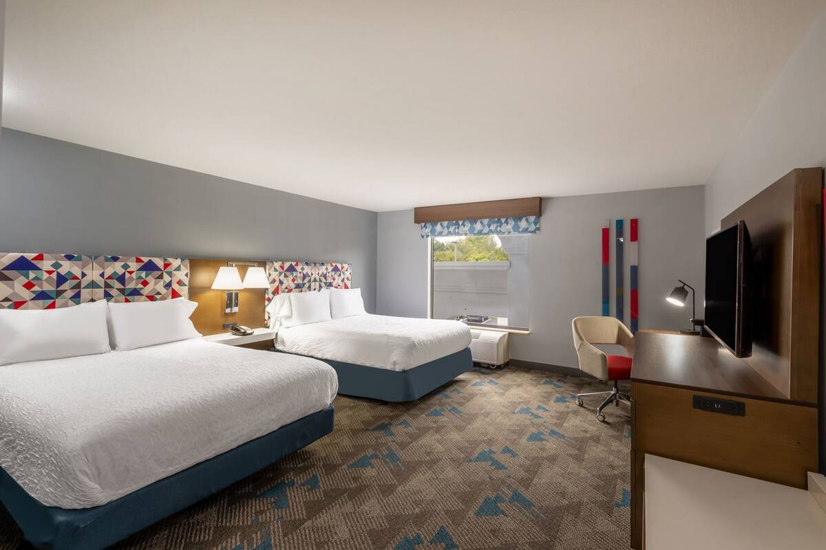 羽绒被、办公桌、熨斗/熨衣板、免费 WiFi