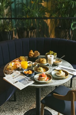 Free daily continental breakfast  - Hotel Hotel - Member of Design Hotels (Lisbon)