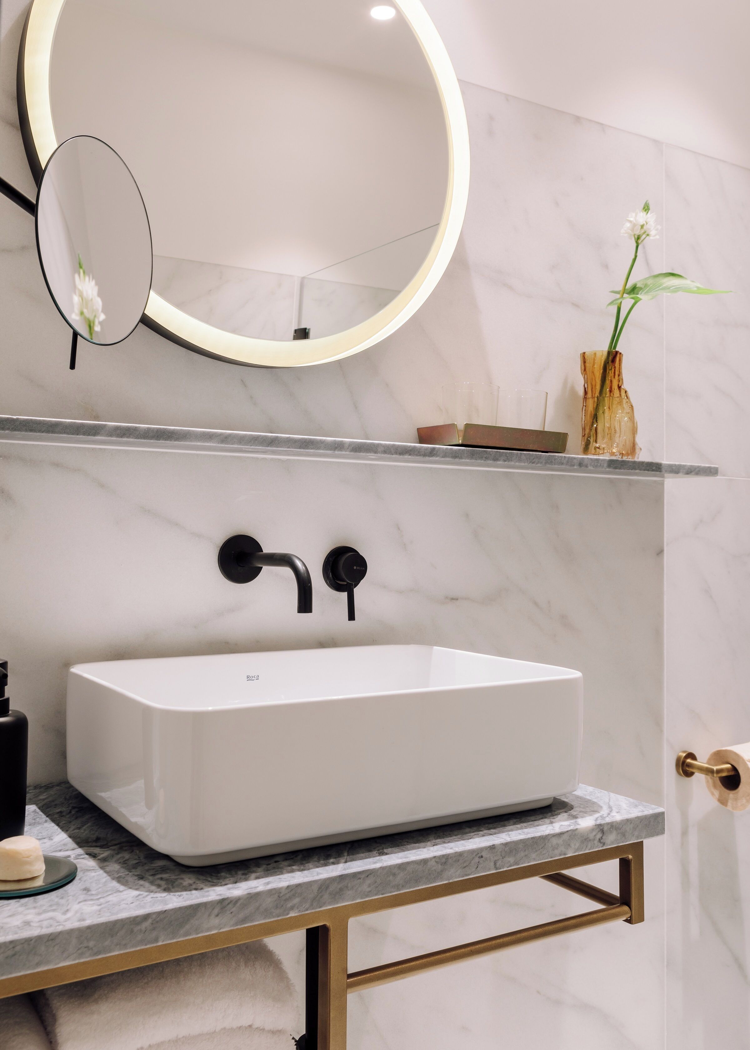 standard double or twin room | bathroom | shower, free toiletries, hair dryer, bathrobes