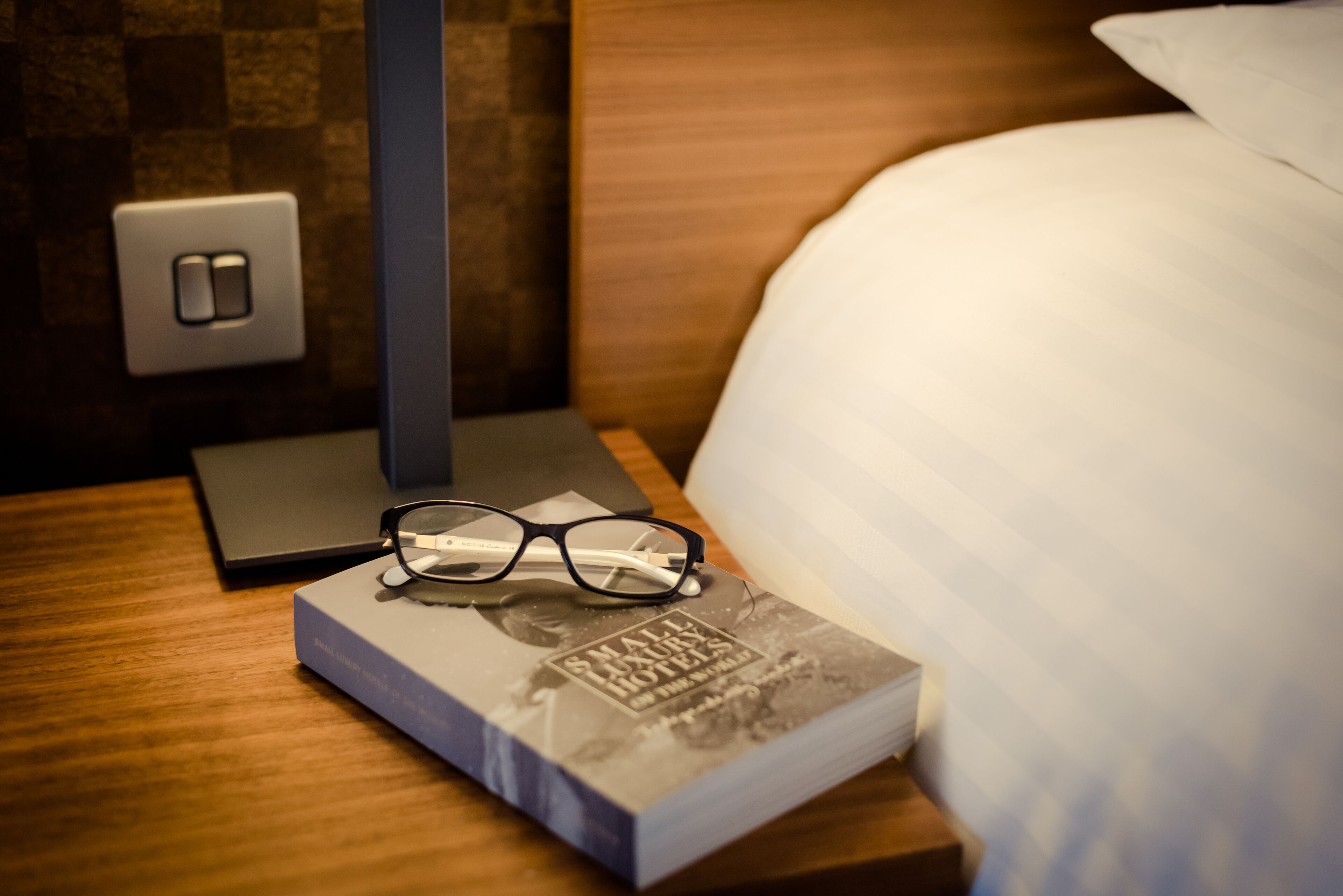 hypo-allergenic bedding, in-room safe, iron/ironing board, free wifi