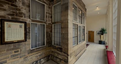 Leopold Hotel