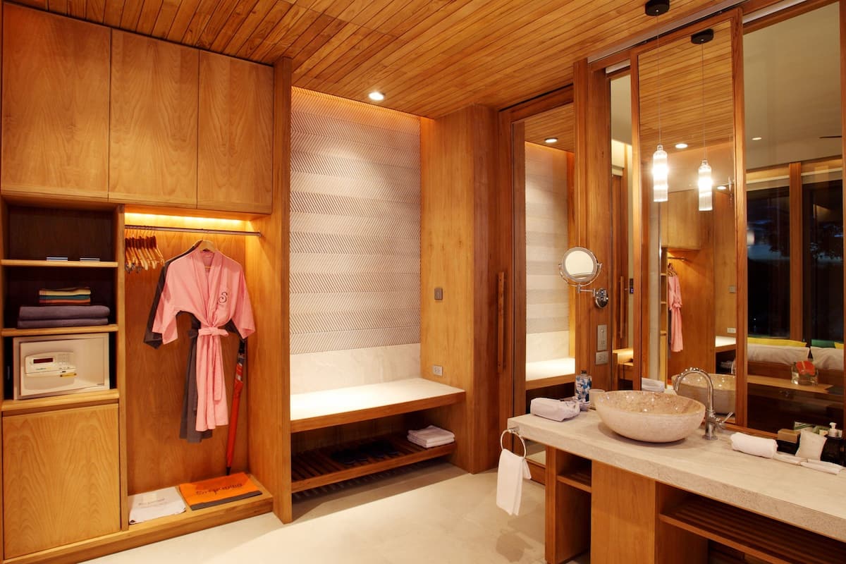 one bedroom penthouse ocean view | bathroom | separate bathtub and shower, deep-soaking bathtub, rainfall showerhead