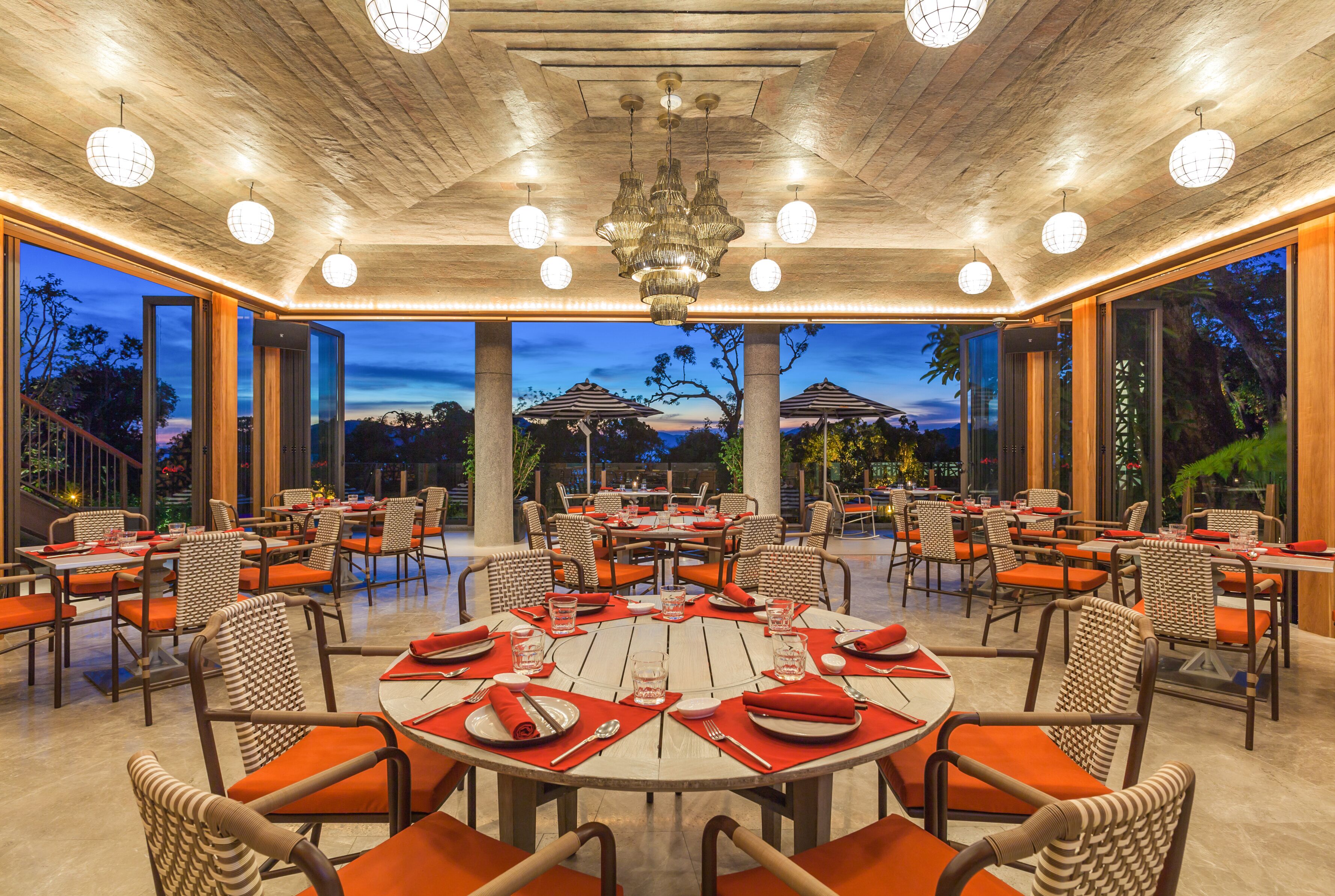 7 restaurants, breakfast, lunch, dinner served; international cuisine