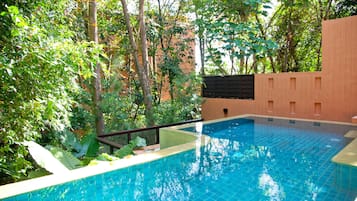 Suite Familiale, piscine privée, vue jardin | Piscine privée