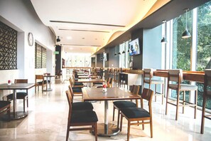 Free continental breakfast on weekdays - Holiday Inn Express Mexico Reforma by IHG (Mexico City)