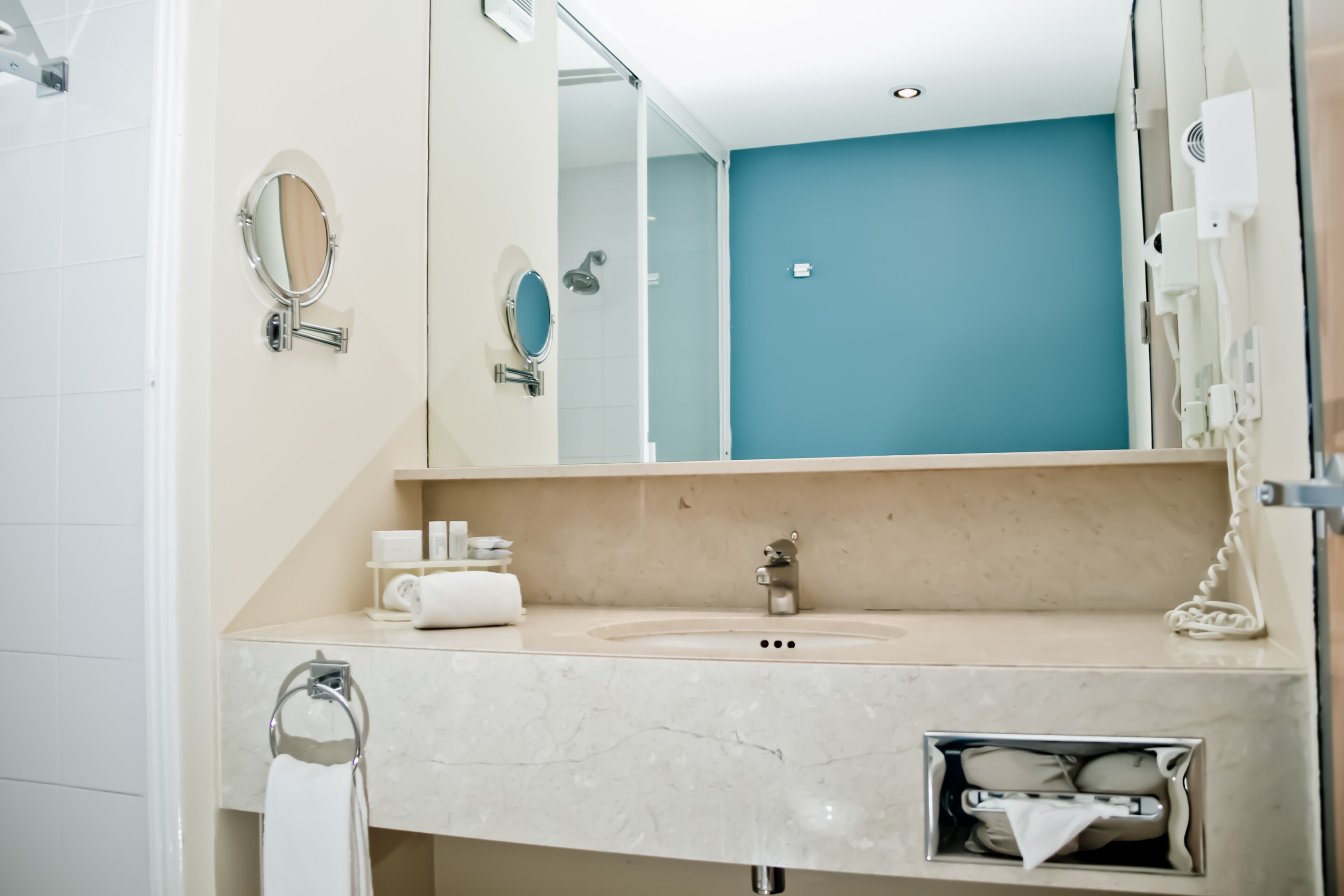 shower, free toiletries, hair dryer, towels