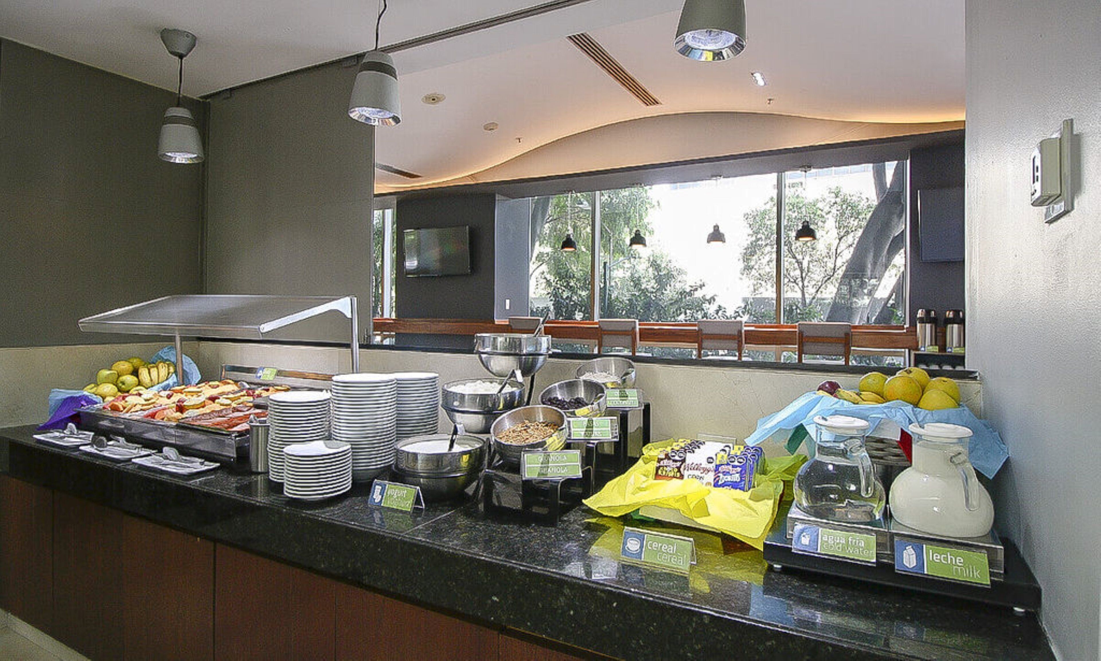 free daily continental breakfast