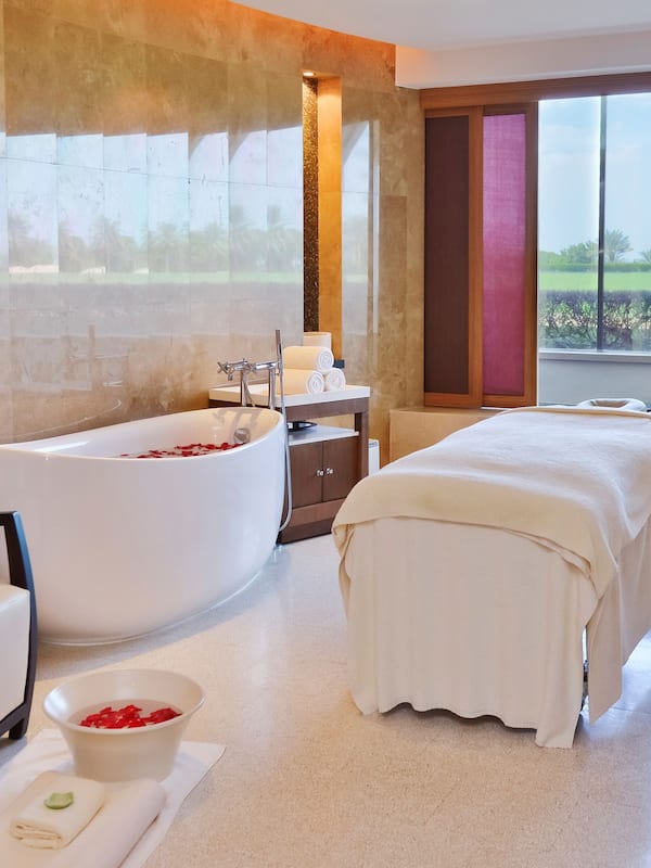 Couples treatment rooms, sauna, steam room, body treatments