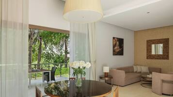 Sengetøy av topp kvalitet, dundyner, memory foam-senger og minibar