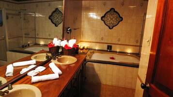 Presidential Suite, 1 King Bed, Jetted Tub | Bathroom | Free toiletries, hair dryer
