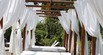 La Catalina Hotel and Suites