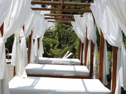 La Catalina Hotel and Suites