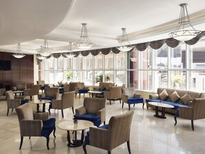 Breakfast, lunch, dinner served; international cuisine  - Mövenpick Hotel Qassim (Buraydah)