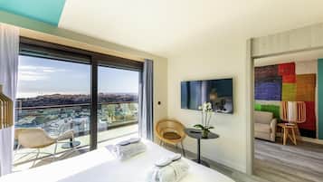 Junior Suite, 1 Katil Raja (King) dengan Katil Sofa, Terrace, Sea View (Riviera) | 1 bilik tidur, peralatan tempat tidur premium, peti besi dalam bilik