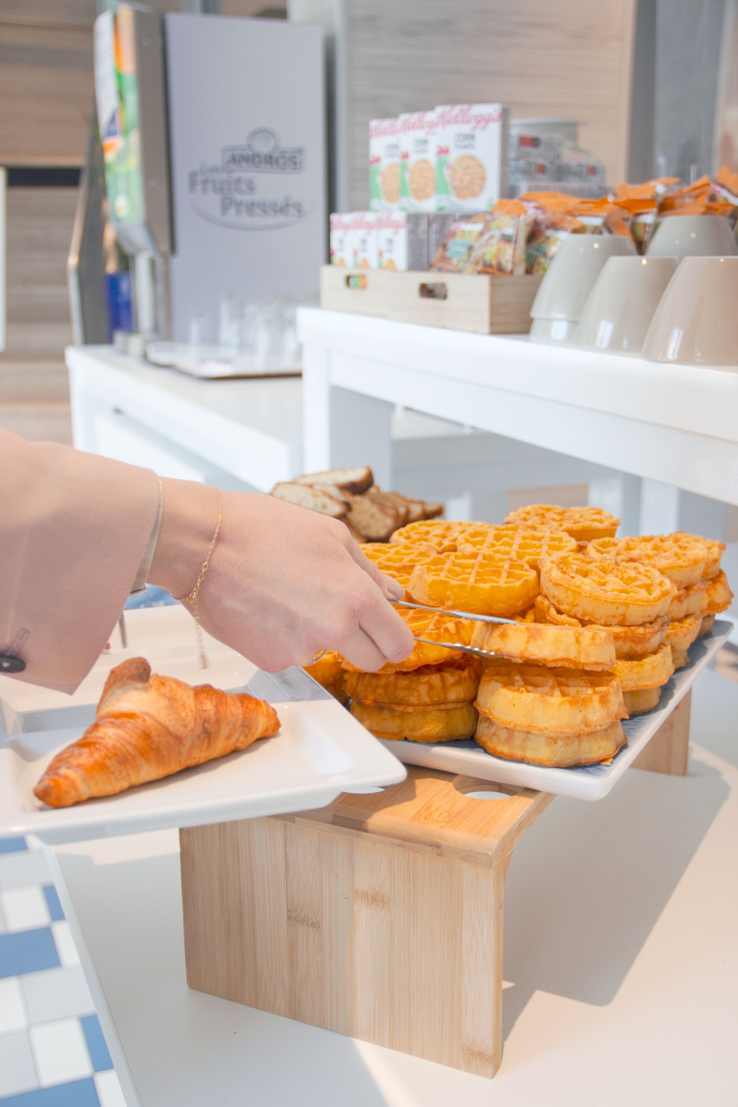 daily buffet breakfast (eur 25 per person)