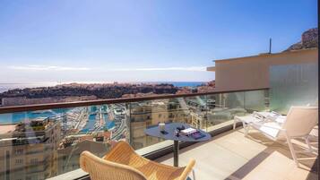Suite Junior, 1 letto king con divano letto, terrazzo, vista mare (Riviera) | 1 camera, biancheria da letto di alta qualità, una cassaforte in camera