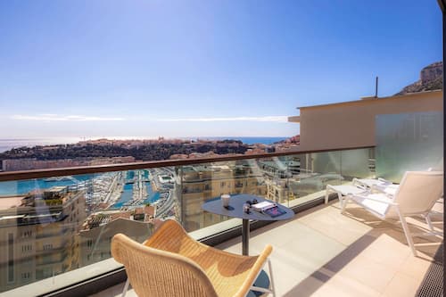 Suite junior, 1 cama de matrimonio grande con sofá cama, terraza, vistas al mar (Riviera) | Ropa de cama de alta calidad, caja fuerte, cortinas opacas