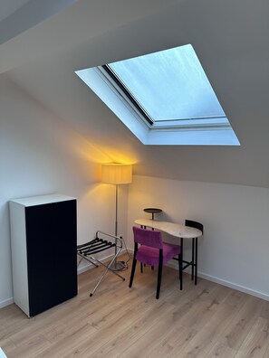 In-room safe, desk, soundproofing, free WiFi - Hotel Albert (Brussels)