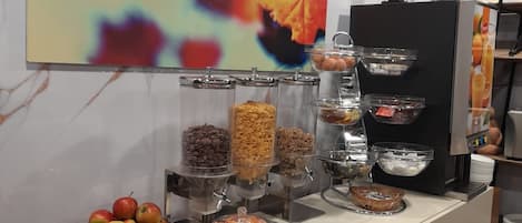 Buffet déjeuner servi tous les jours en supplément