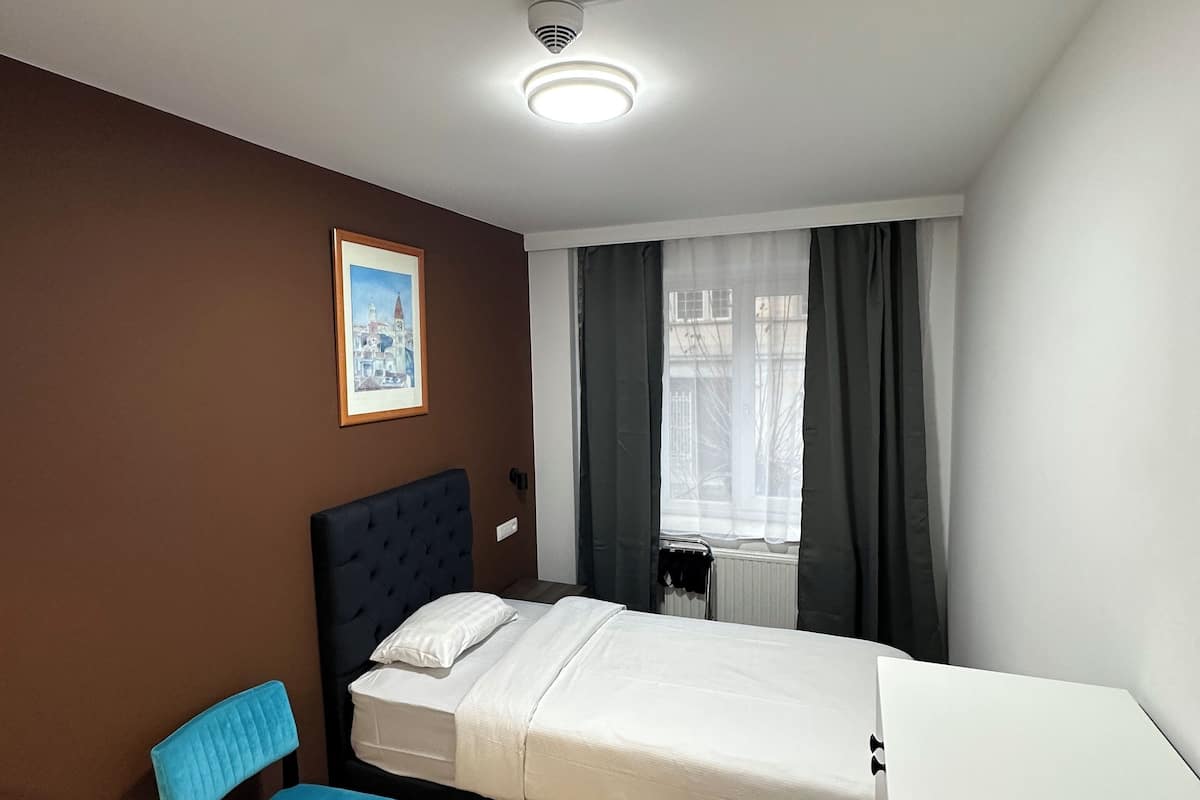 Single Room | In-room safe, desk, soundproofing, free WiFi