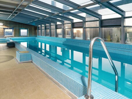 Pool. Adina Apartment Hotel Melbourne Northbank