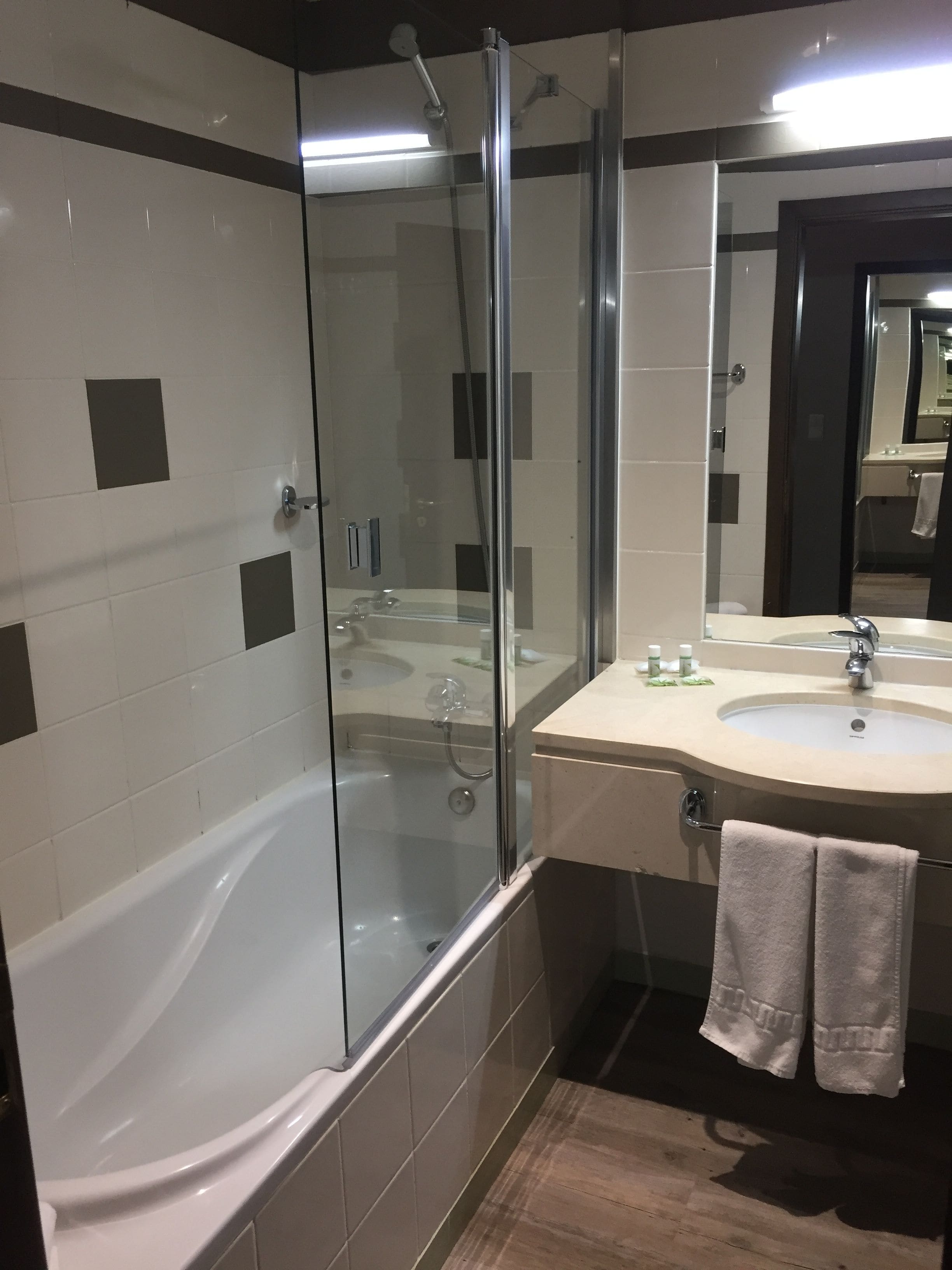 shower, rainfall showerhead, free toiletries, hair dryer