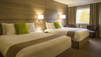 Standard Room, 2 Queen Beds - Pet Friendly($) | Skrivebord, strygejern/strygebræt, gratis Wi-Fi, sengetøj