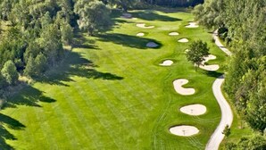 A golf course with multiple bunkers and a winding path. - Living Stone Golf Resort (Collingwood)
