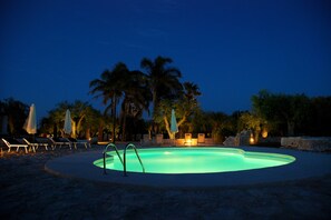 حمّام سباحة خارجي، مقاعد للتشمس