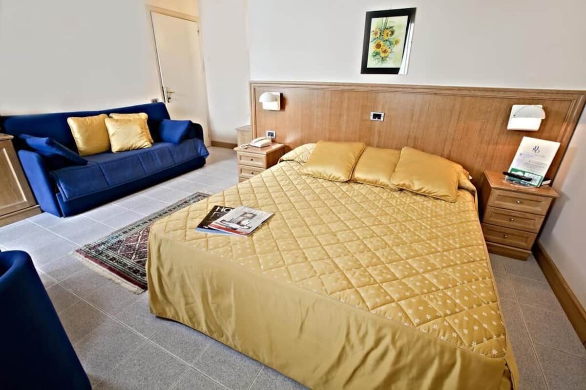 Minibar, in-room safe, desk, soundproofing