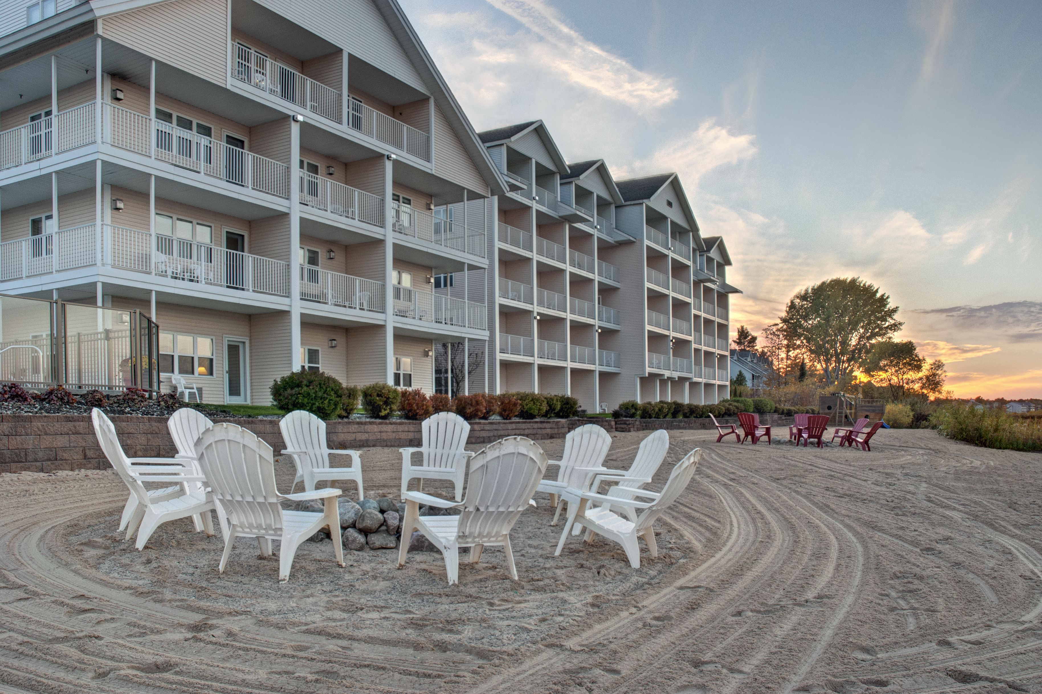 Playa privada, ski acuático, paseos en velero y kayaks 