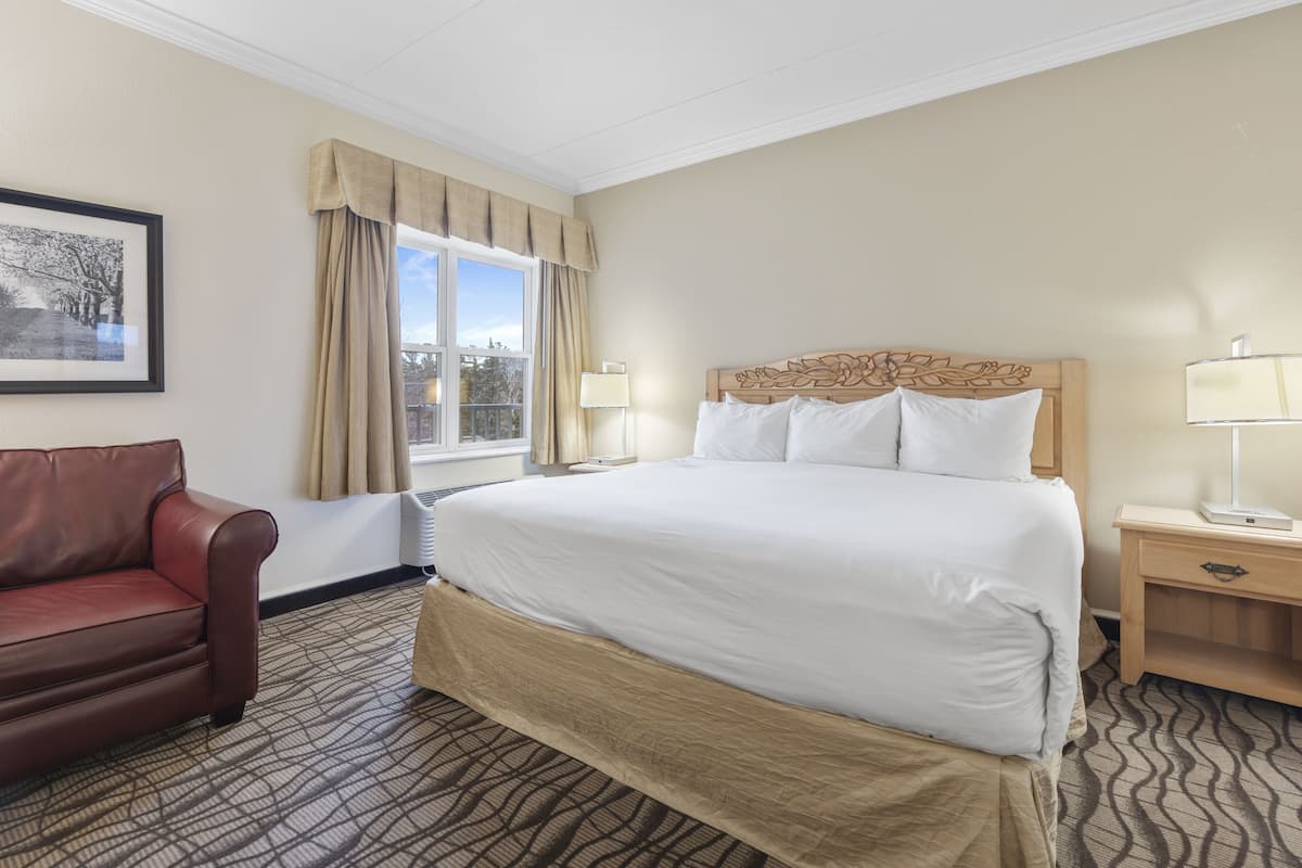 Mountain Studio - One King | 1 bedroom, premium bedding, in-room safe, individually decorated
