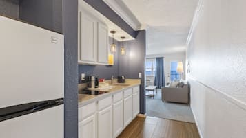 Sleeping Bear Dunes Suite - King | Private kitchen | Fridge, microwave, coffee/tea maker