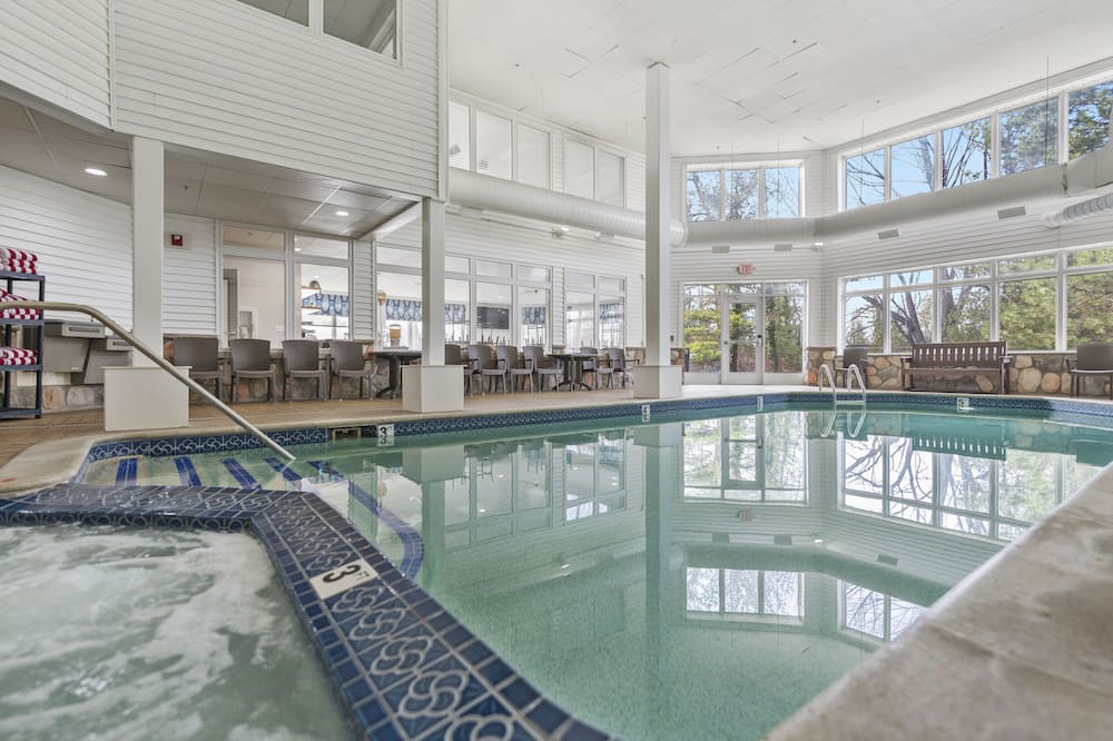 Cherry Tree Inn & Suites
