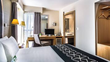 Standard Room, 1 Double Bed | In-room safe, desk, iron/ironing board (on request), WiFi (free)