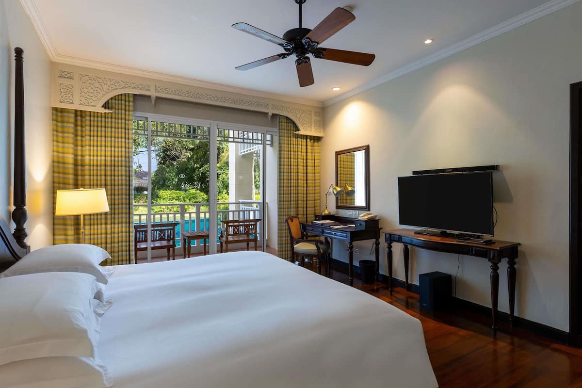 1 bedroom, premium bedding, down duvets, minibar