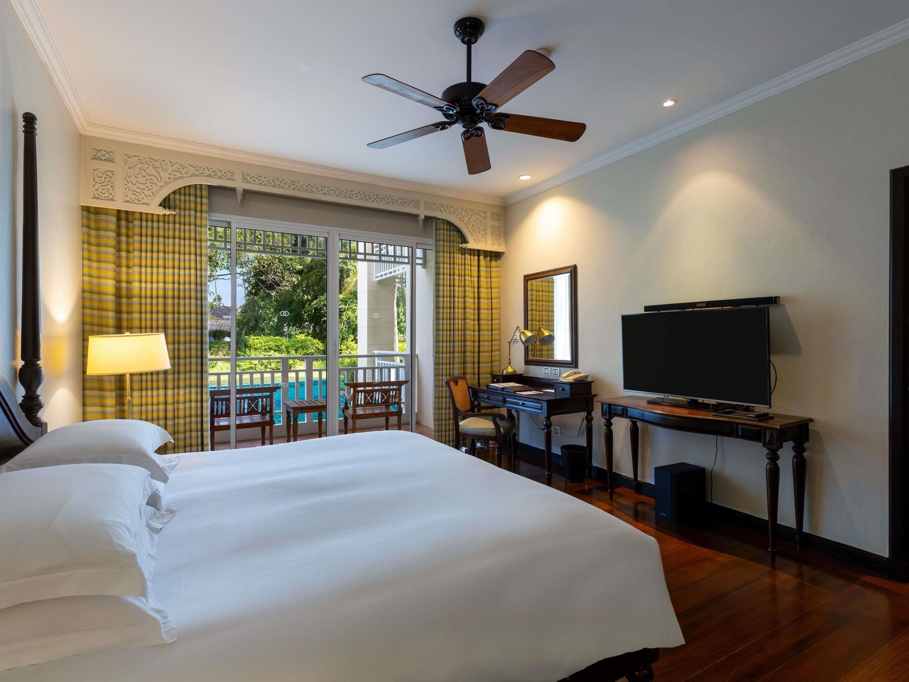 Club suite, 1 kingsize bed, toegang tot zwembad (Club Millésime Access) | Luxe beddengoed, donzen dekbedden, een minibar, een kluis op de kamer