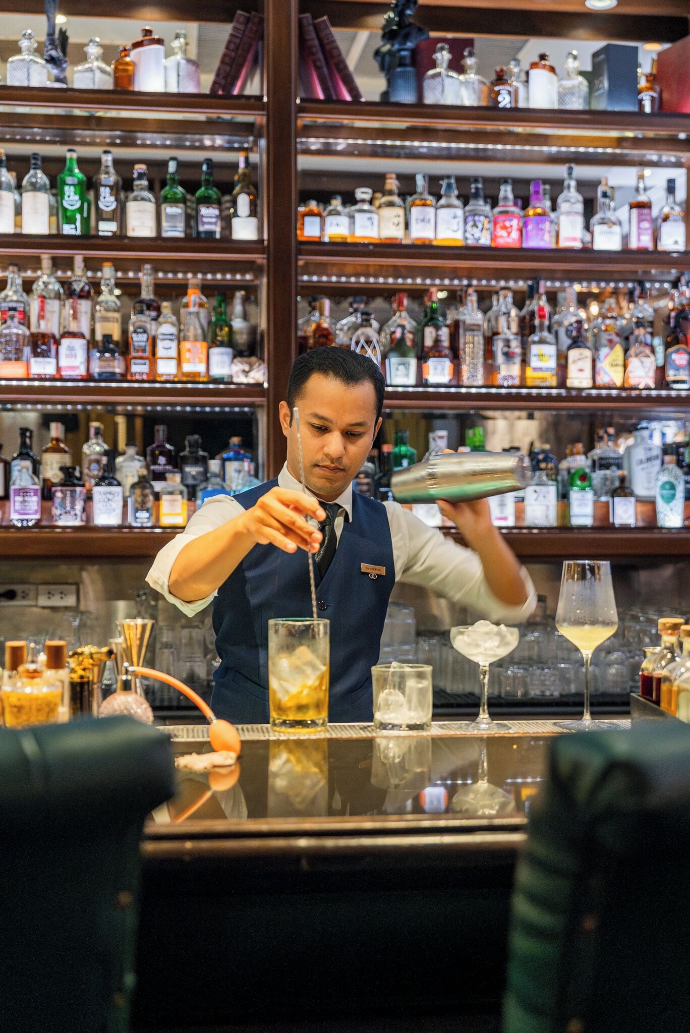 2 bars/lounges, swim-up bar, poolside bar