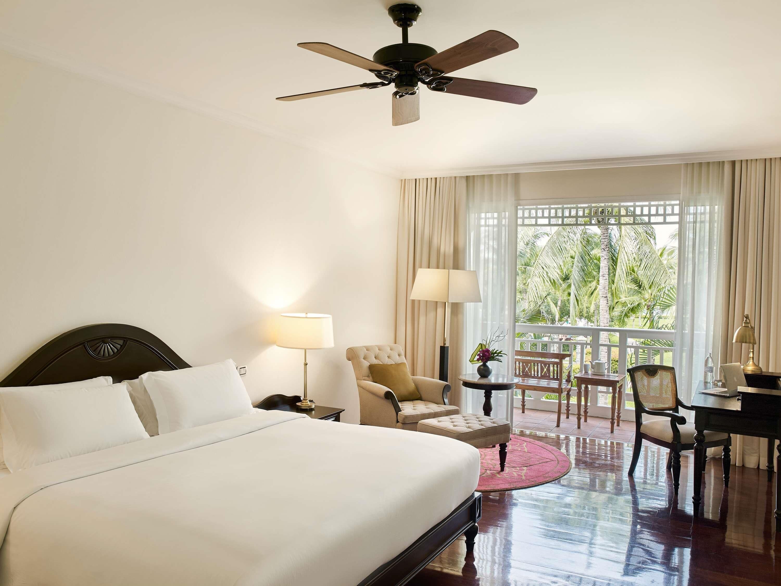 Kamar Superior, 1 Tempat Tidur King, balkon | Seprai premium, selimut bulu angsa, minibar, dan brankas