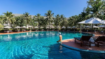Outdoor pool, pool umbrellas, sun loungers
