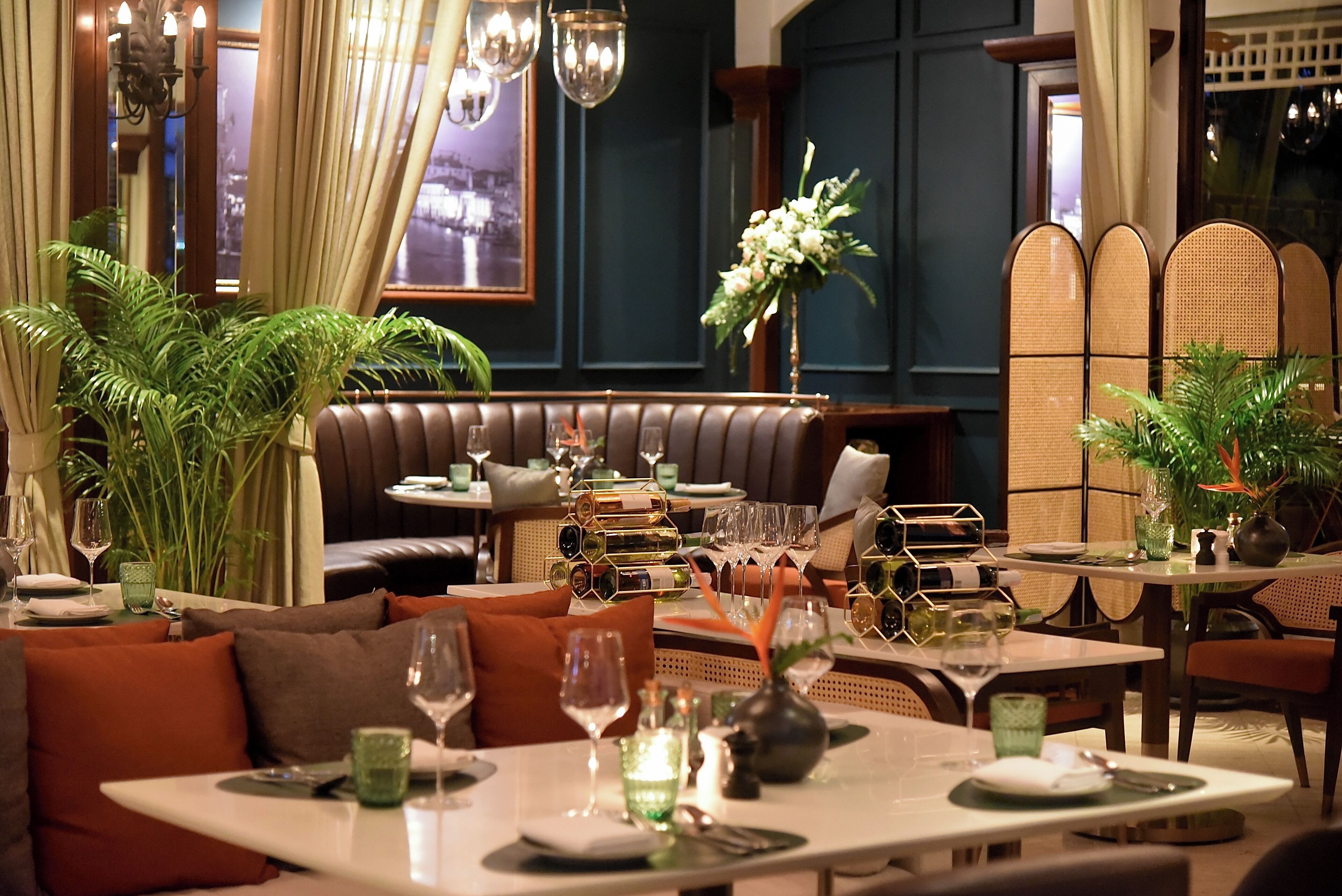 4 restaurants, breakfast, lunch, dinner served; international cuisine