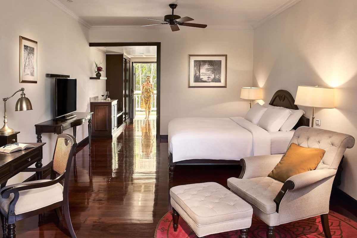 Chambre supérieure, 1 trÚs grand lit, balcon | Literie de qualité, couette en duvet, minibar, coffre-fort