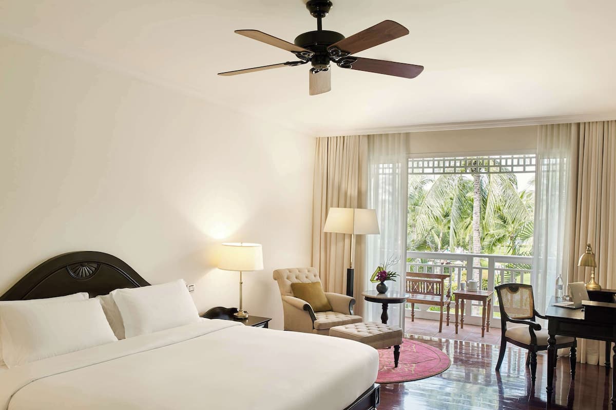 1 bedroom, premium bedding, down duvets, minibar