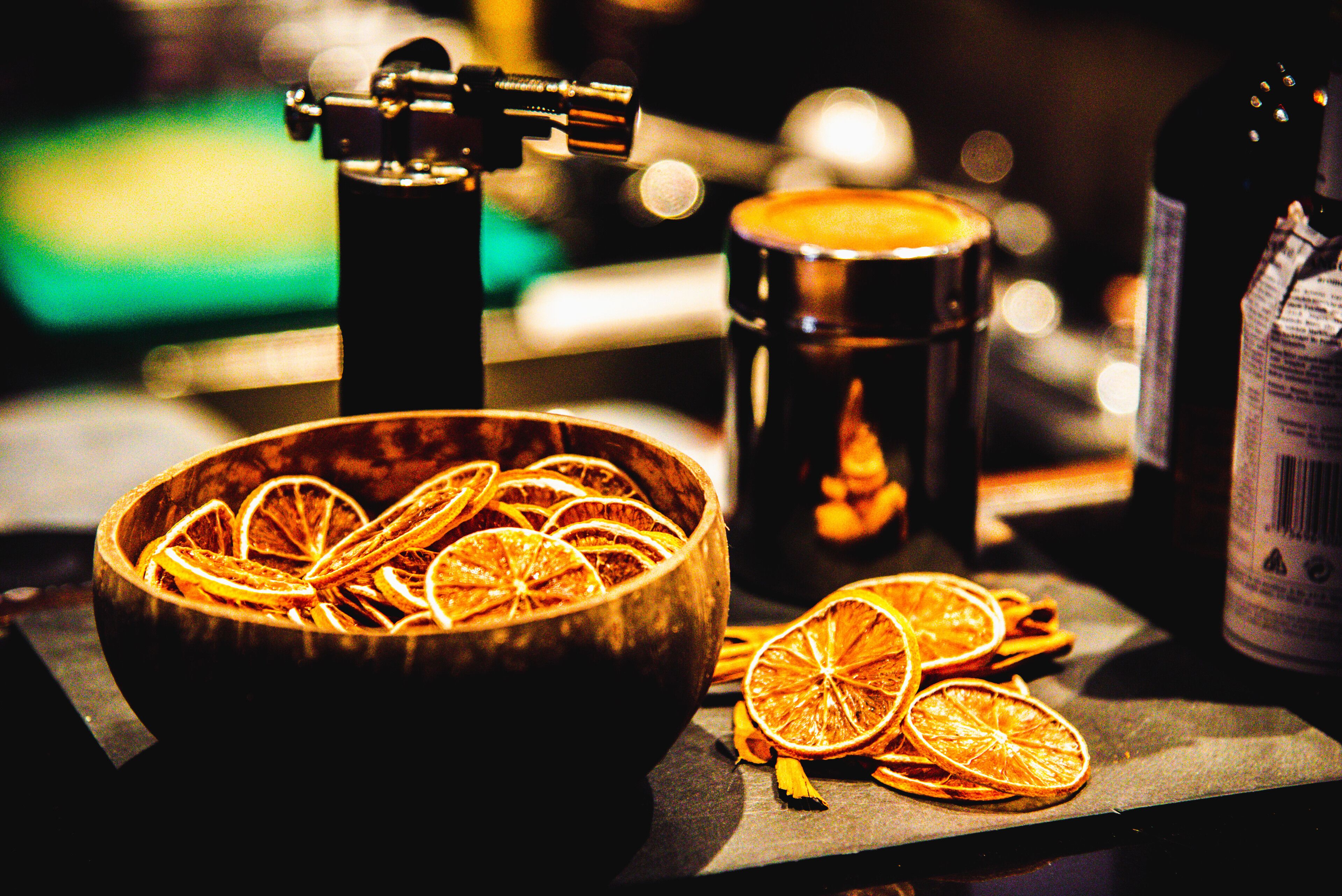 2 bars/lounges, swim-up bar, poolside bar