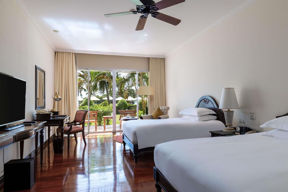 1 bedroom, premium bedding, down duvets, minibar