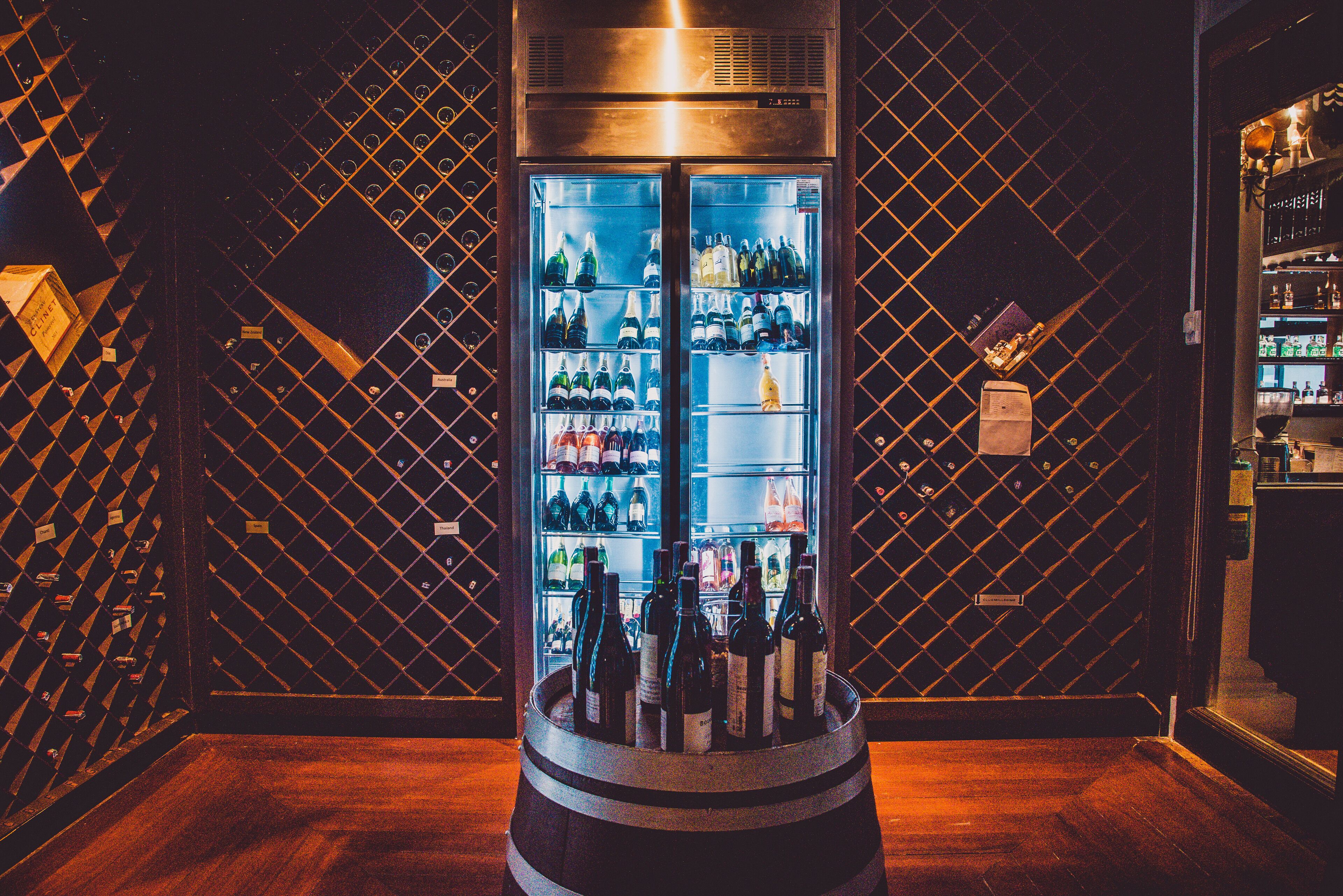 2 bars/lounges, swim-up bar, poolside bar