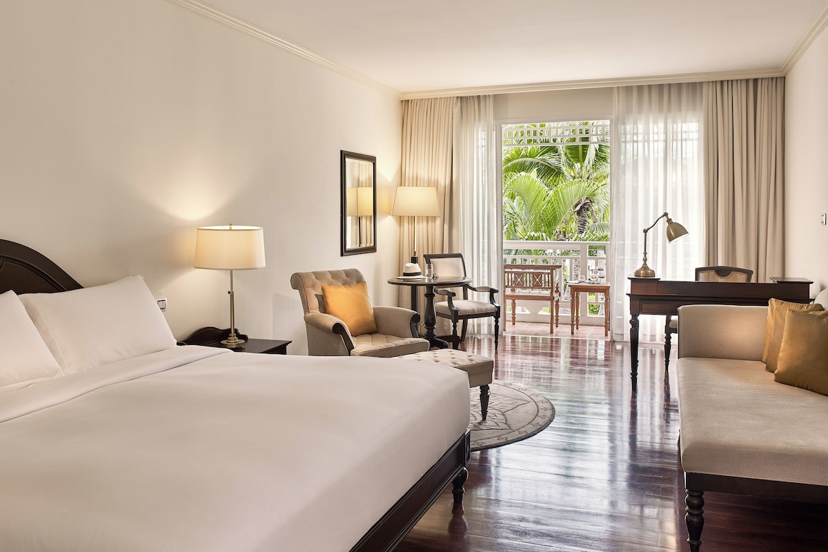 Chambre Luxe, 1 très grand lit (Pool and Garden View)