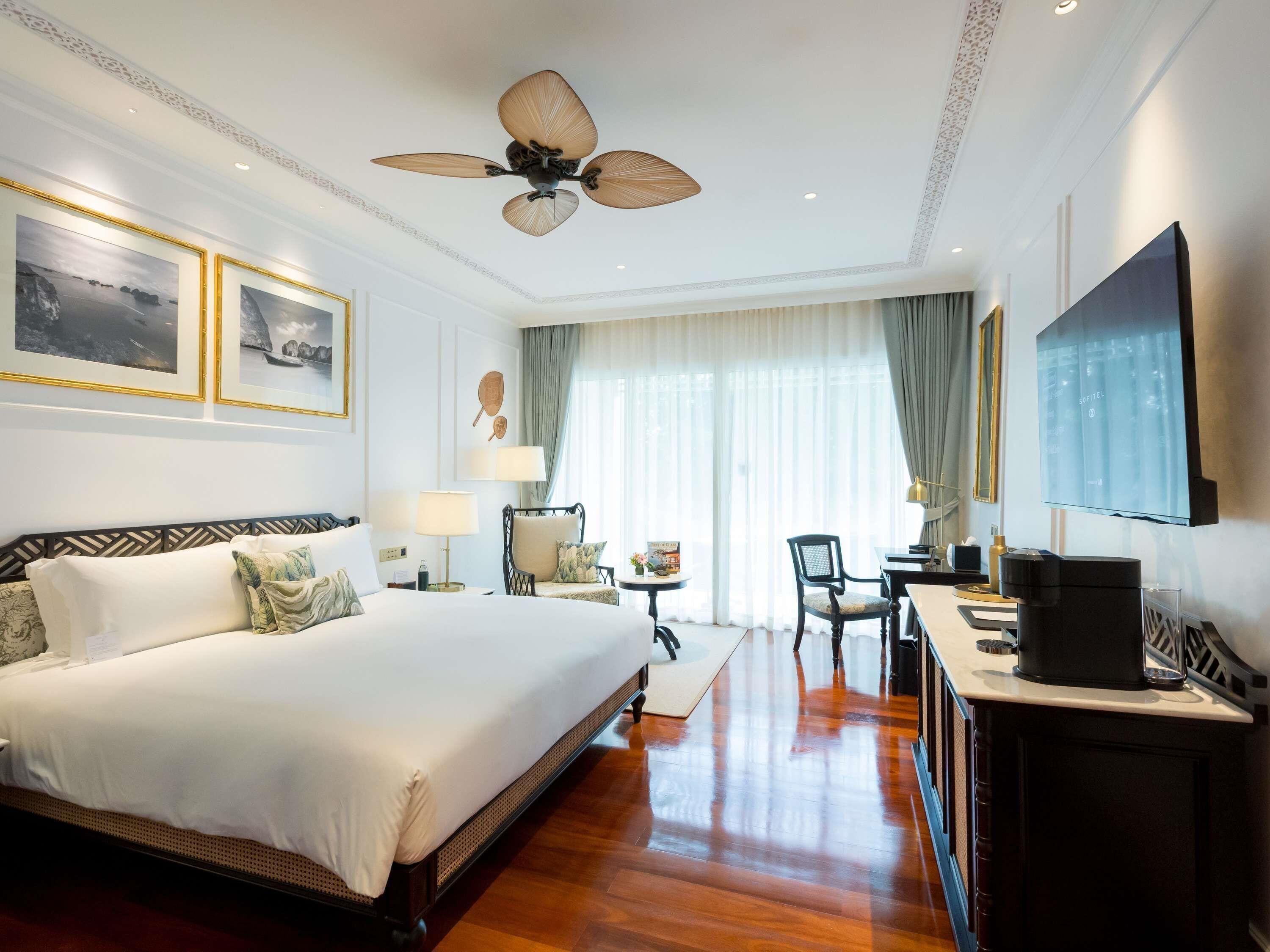 Luxe beddengoed, donsdekens, een minibar, een kluis op de kamer