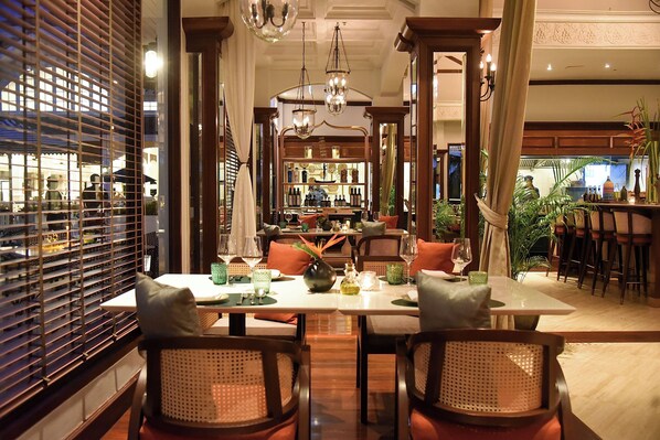 4 restaurants, spécialités Cuisine internationale
