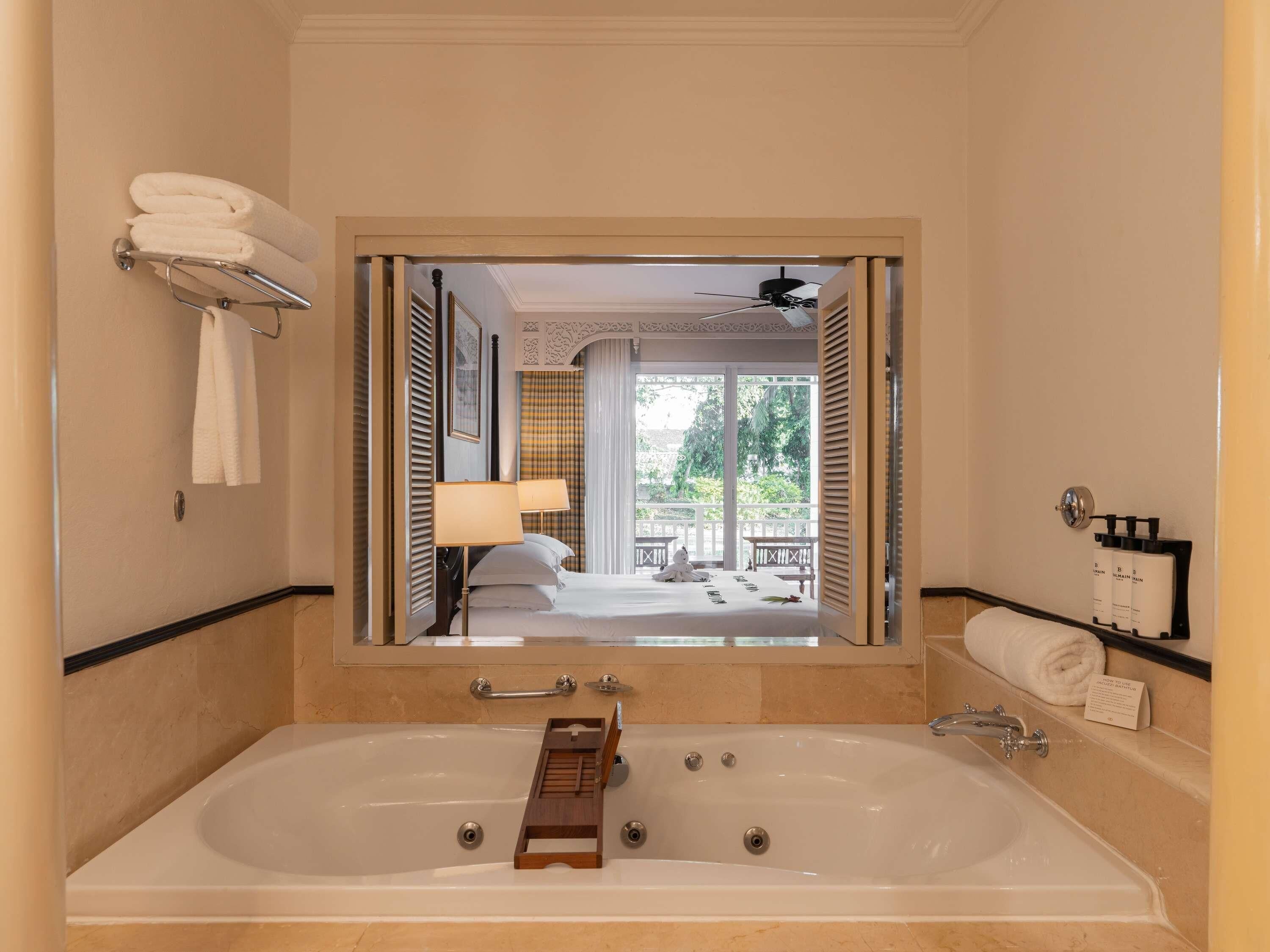 Suite – club, 1 kingsize-seng, adgang til basseng (Club Millésime Access) | Sengetøy av topp kvalitet, dundyner, minibar og safe på rommet